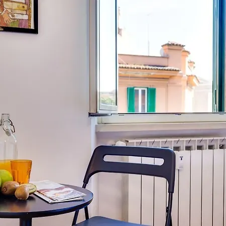 Lovely Renovated 2bed Flat In Central Location *
