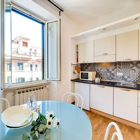 Lovely Renovated 2bed Flat In Central Location *