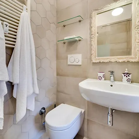 Lovely Renovated 2bed Flat In Central Location דירה *